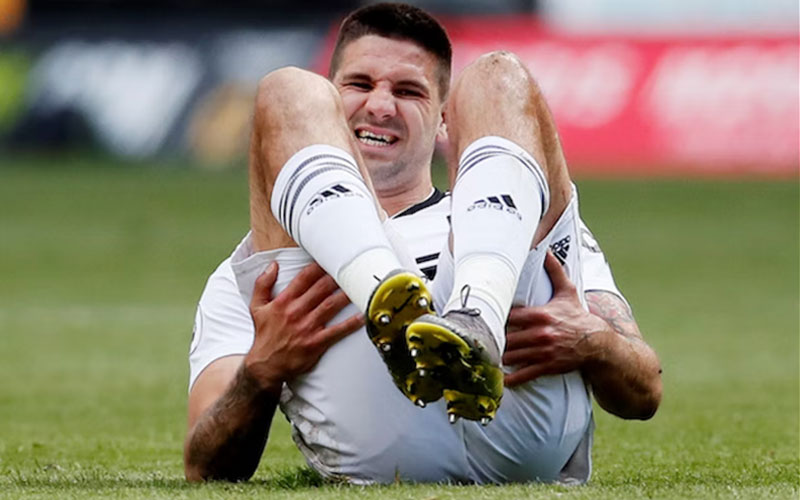 Mitrović van tima i u meču protiv Mančester sitija
