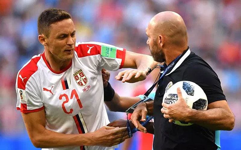 Matić se umalo potukao sa celom klupom Kostarike! (VIDEO)